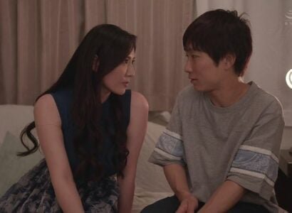 สามีที่อ่อนแอไม่พอใจภรรยาของเขามุ่งมั่นที่จะหาหุ้นส่วนใหม่เพื่อตอบสนองความปรารถนา