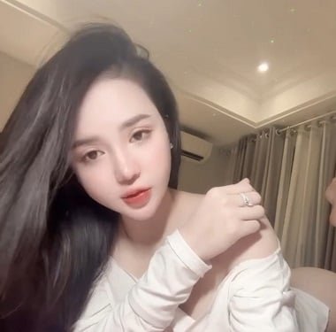 Chu Thuy Quynh มีเสน่ห์ด้วยความงามอันน่าหลงใหล