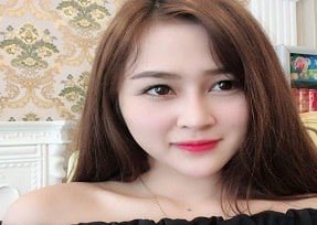 นักเรียนพยายามโน้มน้าวให้แฟนของเธอในห้องมืด