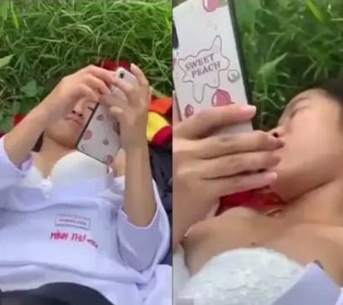 นักเรียนสองคนค้นพบความรักที่เป็นความลับอย่างลับๆผ่านวิดีโอสุดฮอต