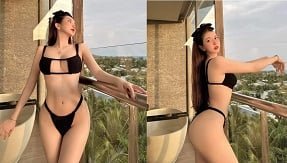 ความสุขกับบั้นท้ายขนาดใหญ่สวมกระโปรงสั้นสีแดง